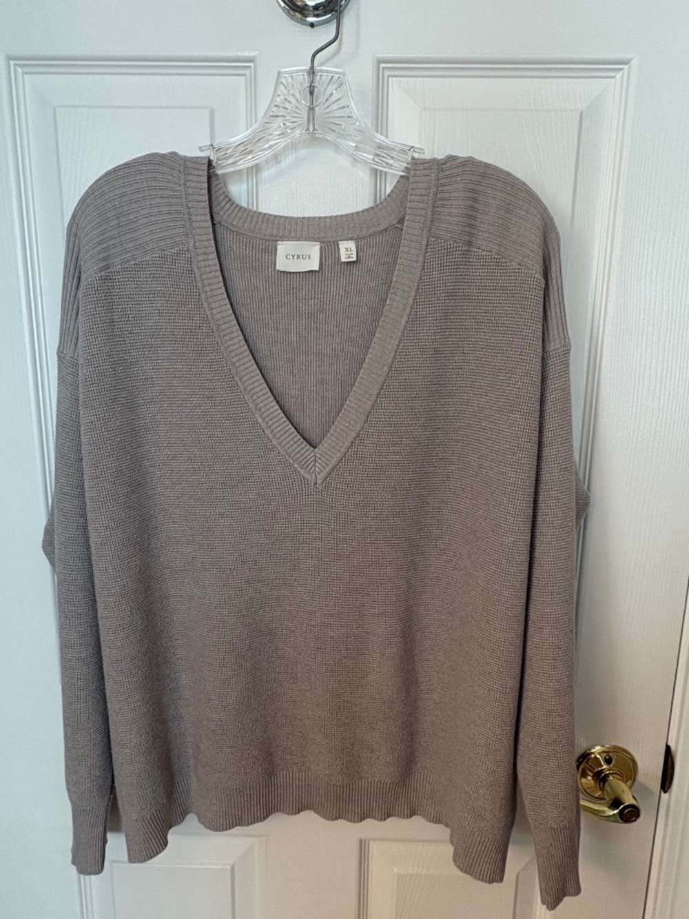 Womens Cyrus Pullover V-Neck Sweater, XL